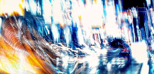 Main image The white wave that cracks the night