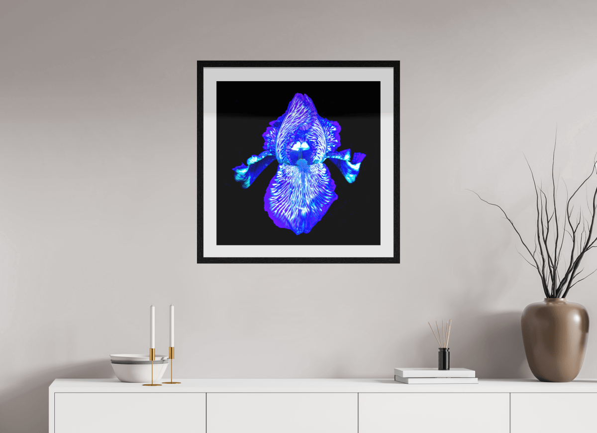 Iris of the Luminous Depths - Idealart